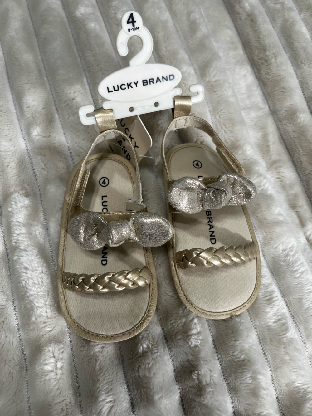 Lucky Brand Girls Metallic Gold Glitter Bow Sandals
